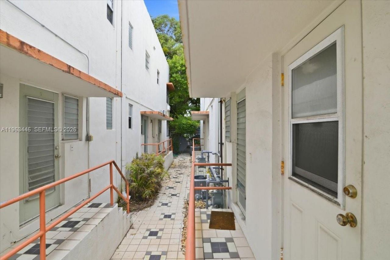 736 12th St, Unit 7, Miami Beach, FL 33139 Photo