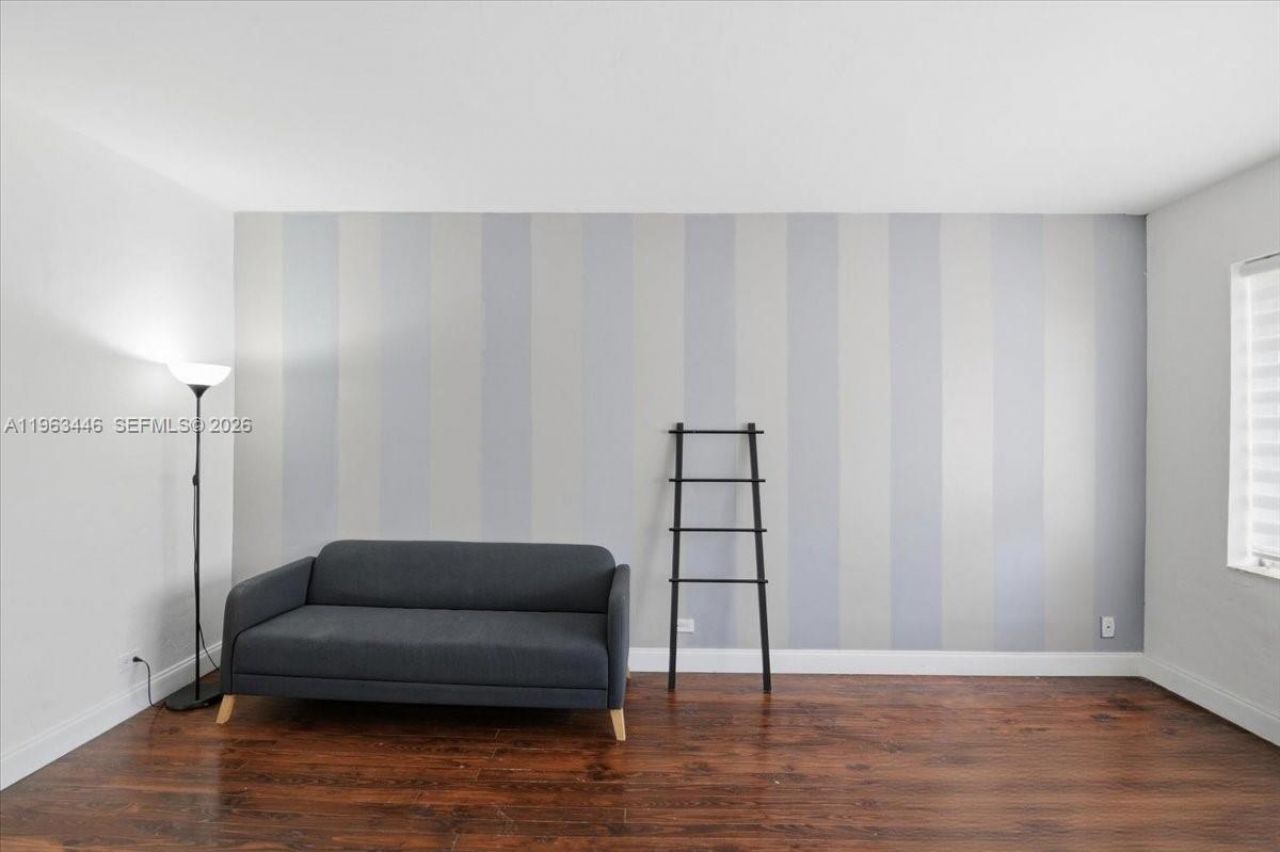 736 12th St, Unit 7, Miami Beach, FL 33139 Photo