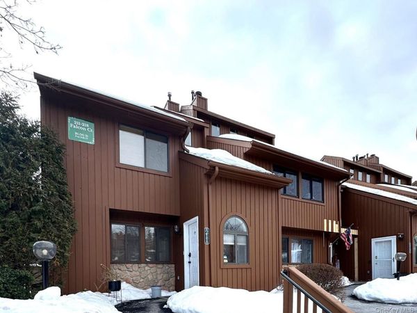 211 Falcon Court, Unit 211, Poughkeepsie, NY 12603