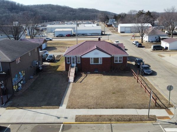 600 S Riverview Street, Bellevue, IA 52031