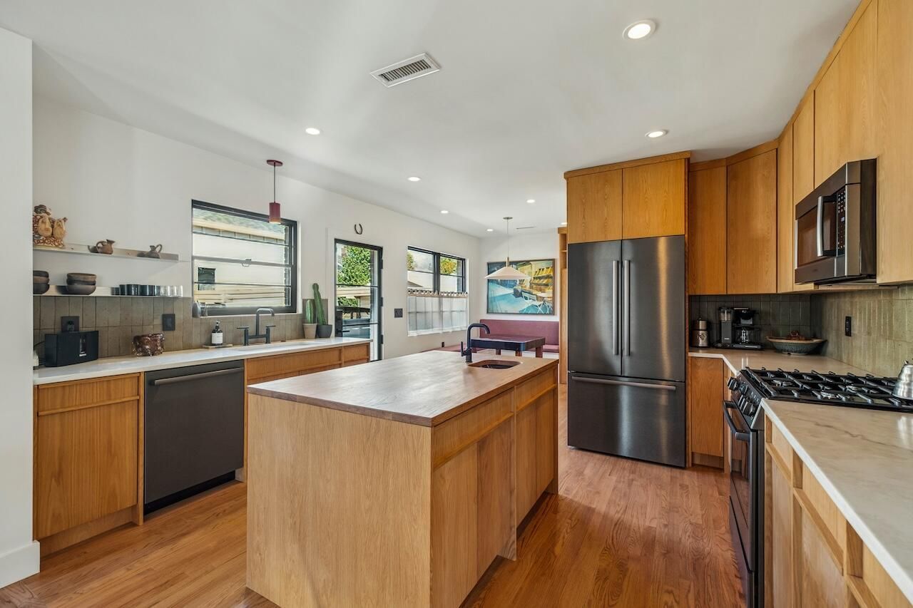 930 Ashley Avenue Photo 16