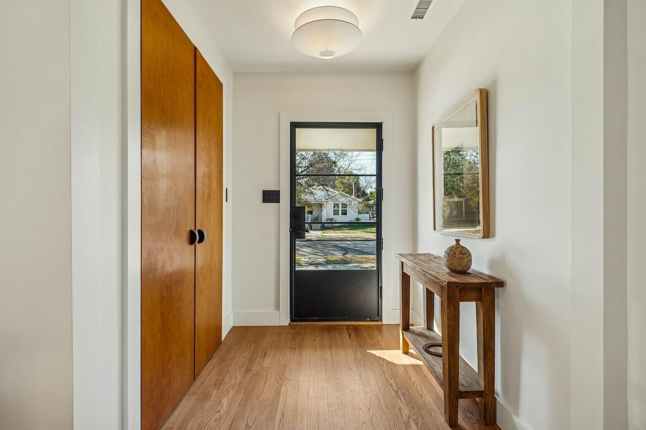 930 Ashley Avenue Photo 3