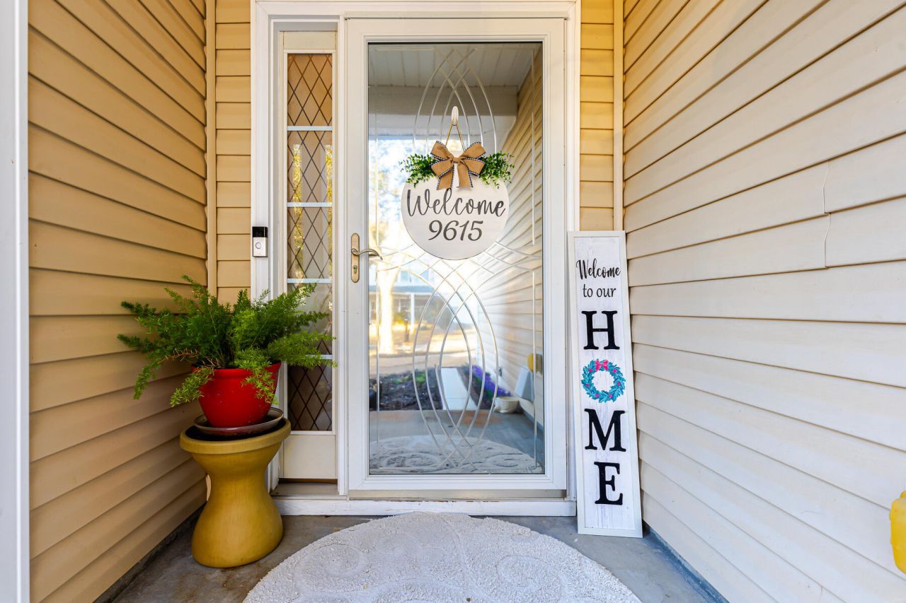 9615 N Carousel Circle Photo 2