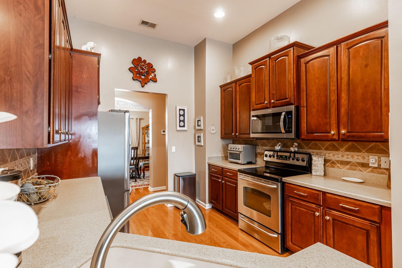 9615 N Carousel Circle Photo 6