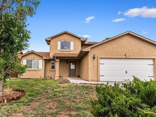 2403 Meadowlark Ln, Pueblo, CO 81008