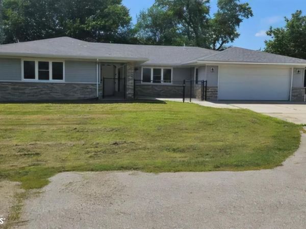 1000 1St Street SE, Clarion, IA 50525