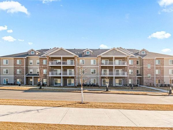 2875 Spring Rose, Unit 204, Coralville, IA 52241