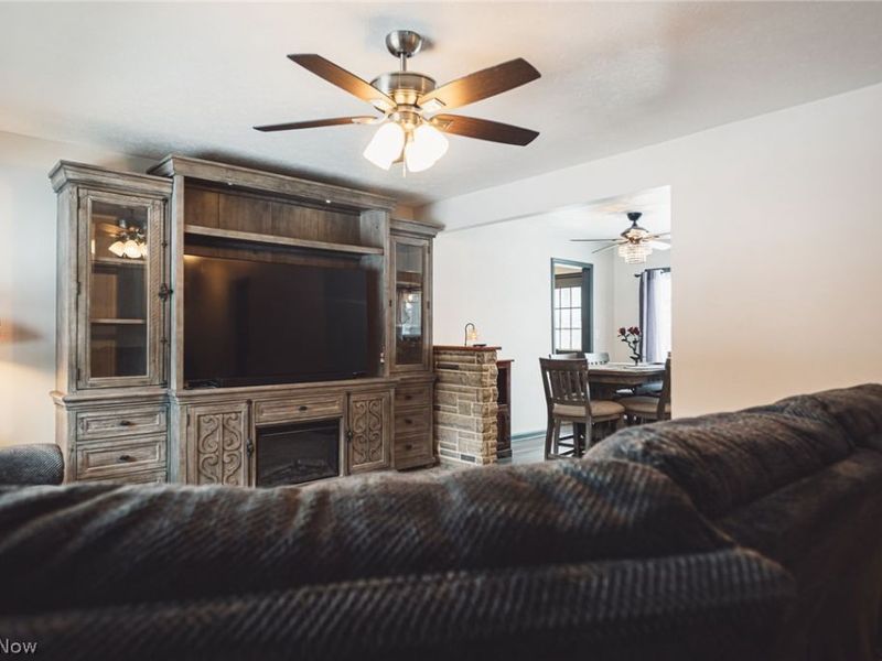 644 Chapel Lane, Campbell, OH 44405 Photo 2