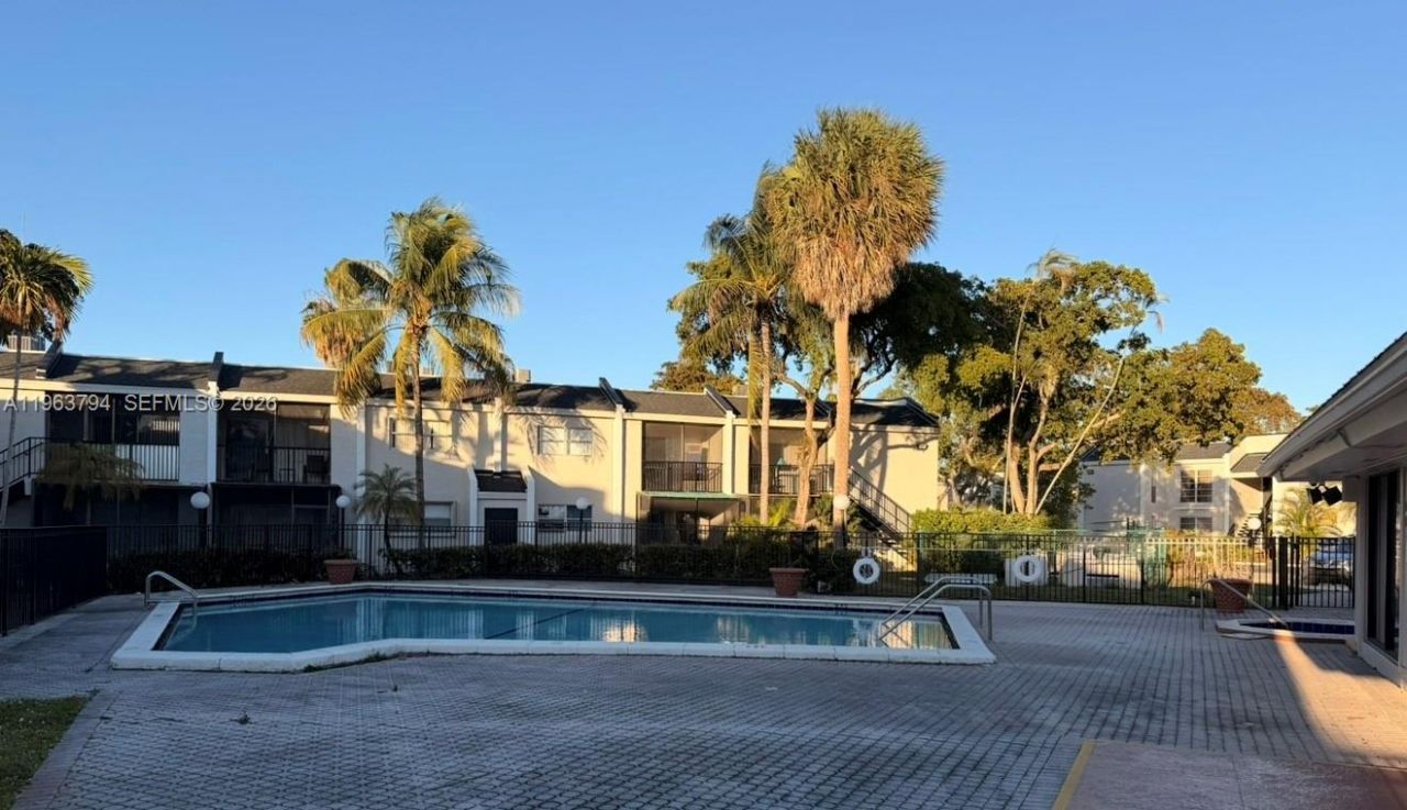 4535 Treehouse Ln, Unit F, Tamarac, FL 33319 Photo