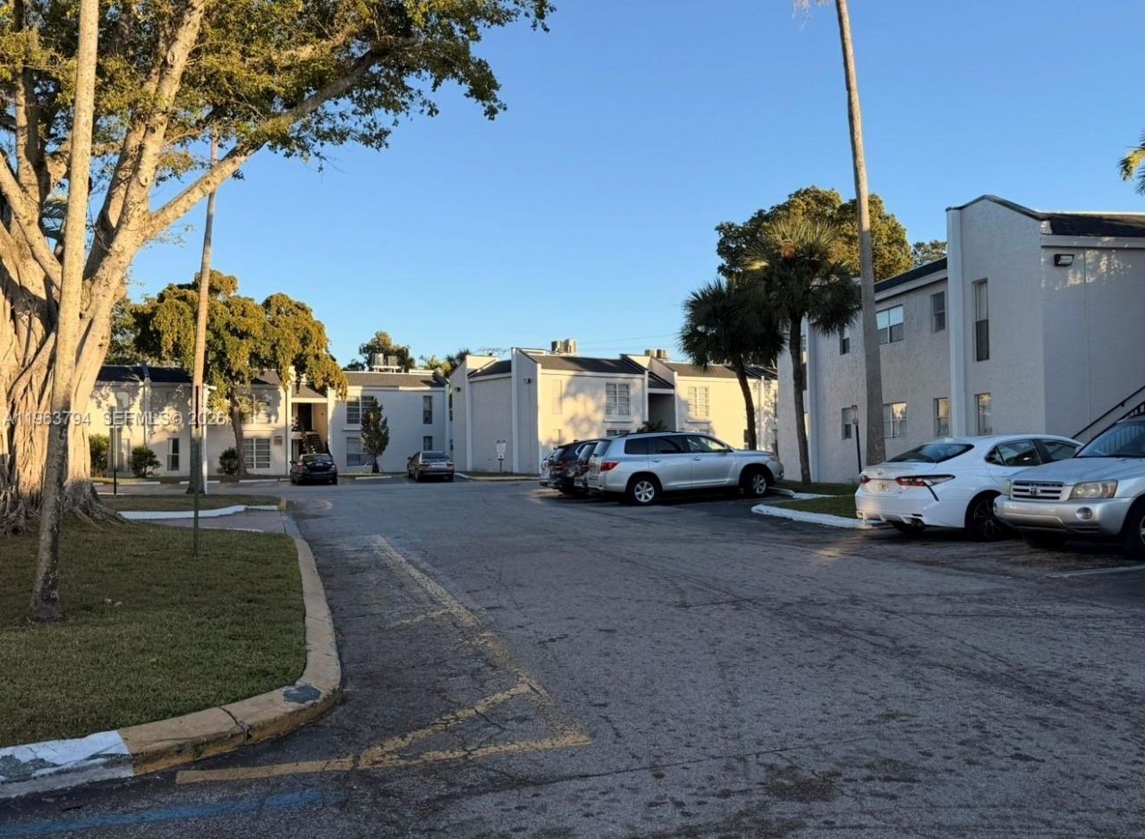 4535 Treehouse Ln, Unit F, Tamarac, FL 33319 Photo