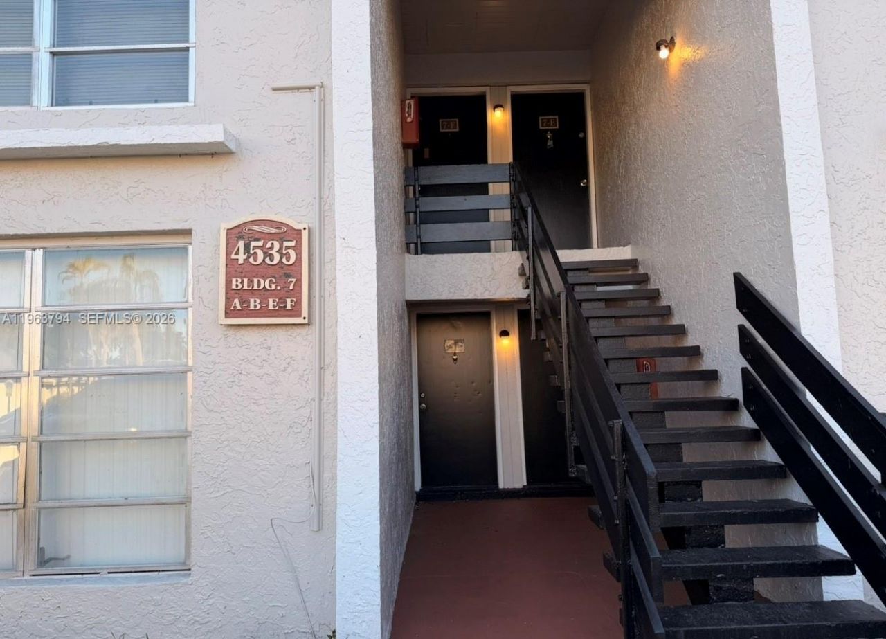 4535 Treehouse Ln, Unit F, Tamarac, FL 33319 Photo