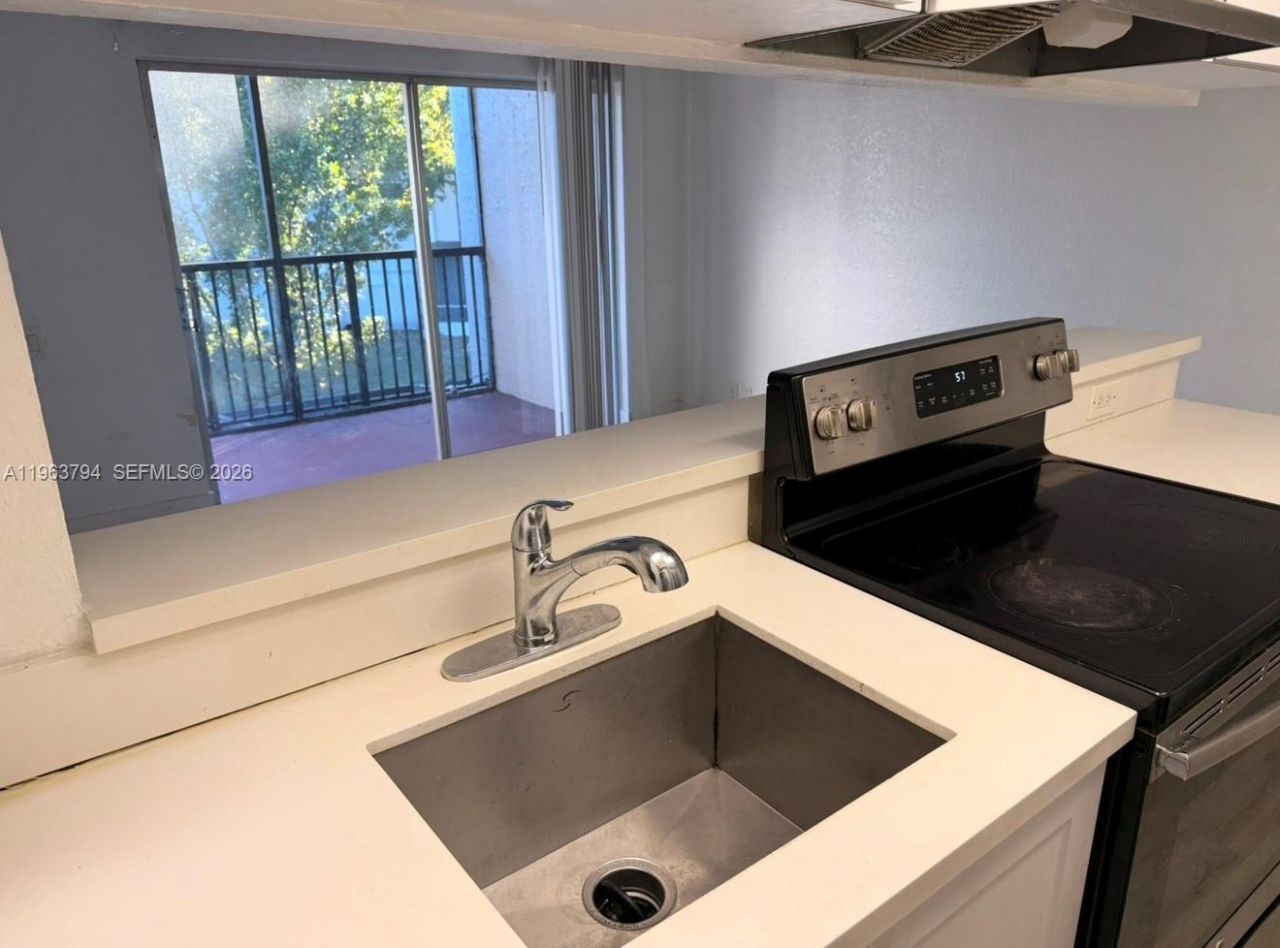 4535 Treehouse Ln, Unit F, Tamarac, FL 33319 Photo