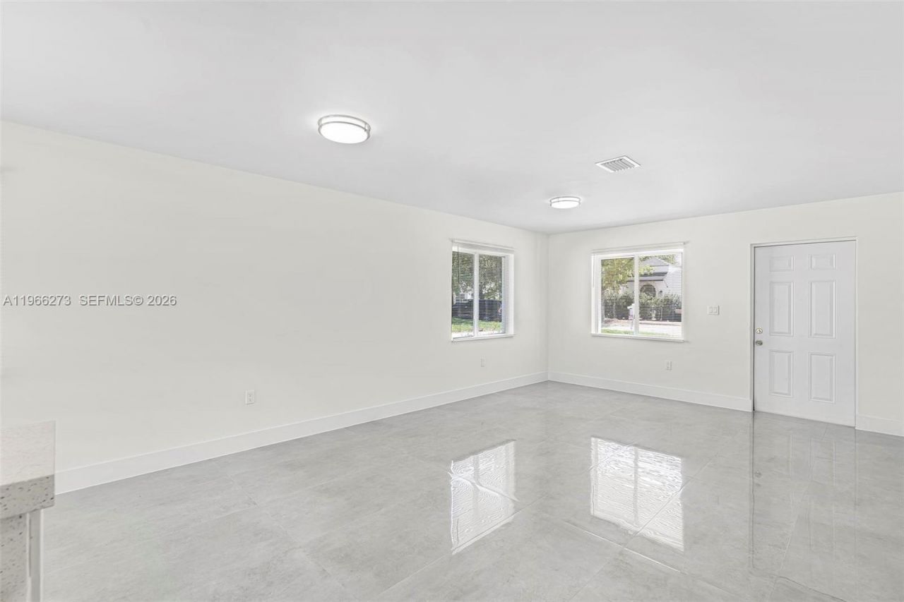 933 NW 50th St , Miami, FL 33127 Photo