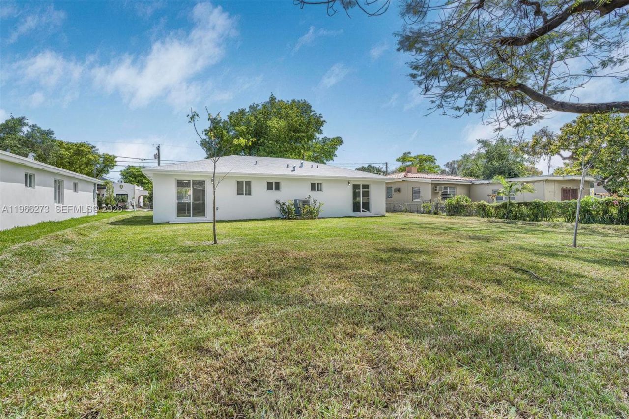 933 NW 50th St , Miami, FL 33127 Photo