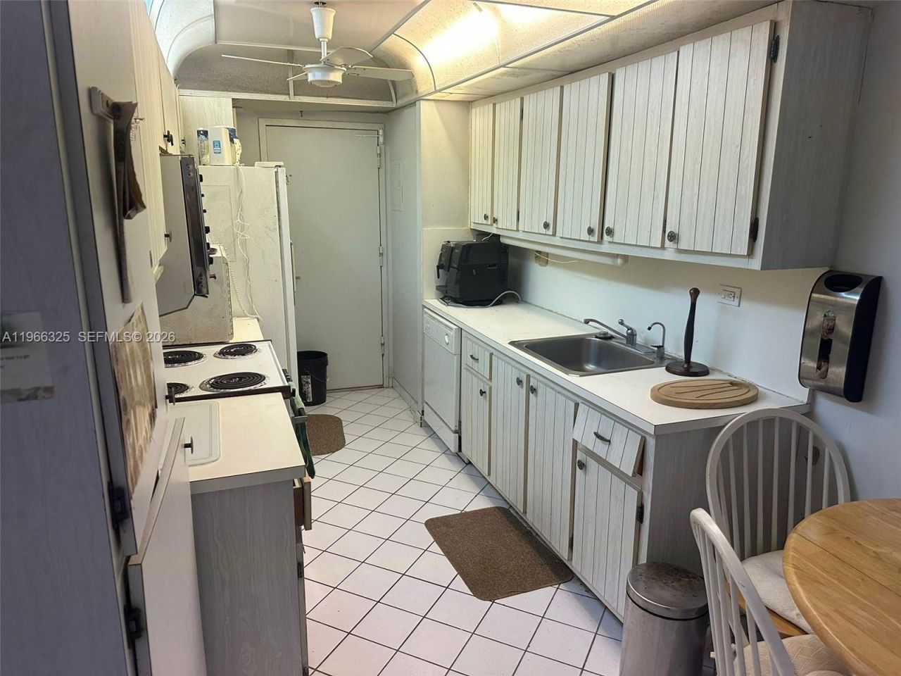 6039 Collins Ave , Unit 1517, Miami Beach, FL 33140 Photo