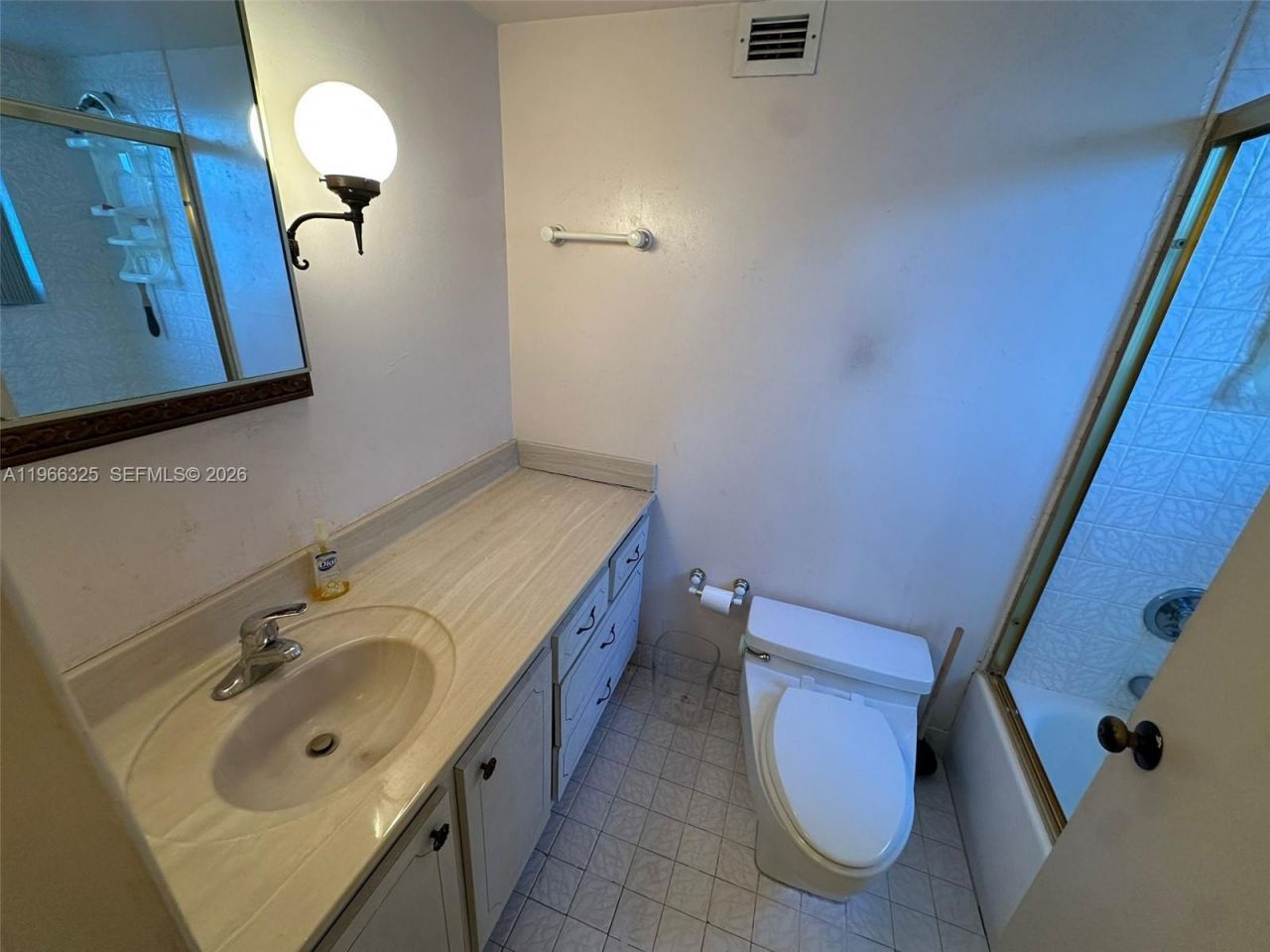 6039 Collins Ave , Unit 1517, Miami Beach, FL 33140 Photo