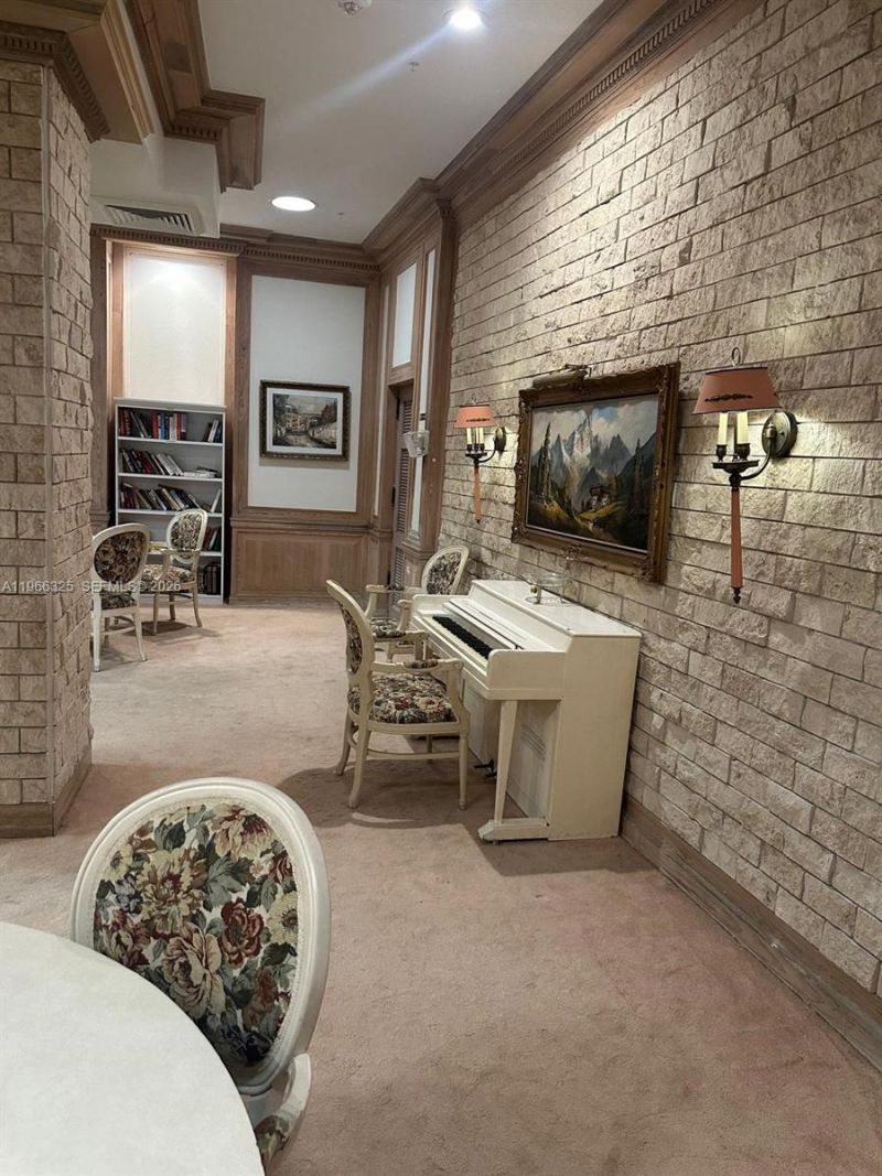 6039 Collins Ave, Unit 1517, Miami Beach, FL 33140 Photo
