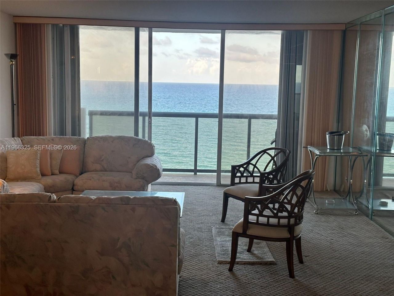 6039 Collins Ave , Unit 1517, Miami Beach, FL 33140 Photo