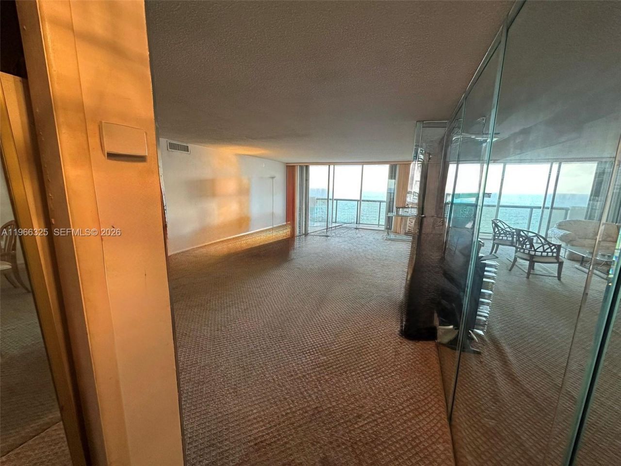 6039 Collins Ave , Unit 1517, Miami Beach, FL 33140 Photo