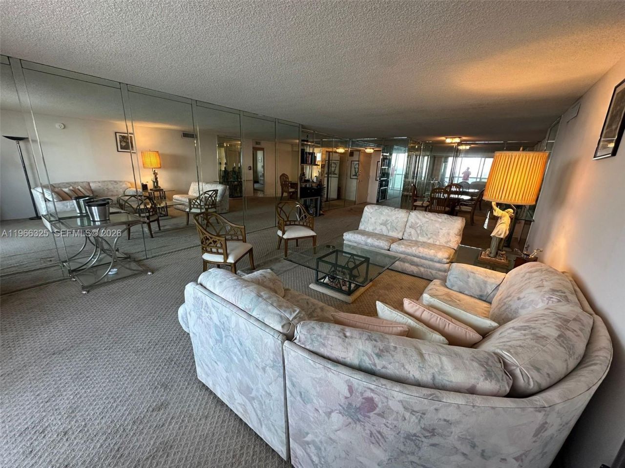 6039 Collins Ave, Unit 1517, Miami Beach, FL 33140 Photo