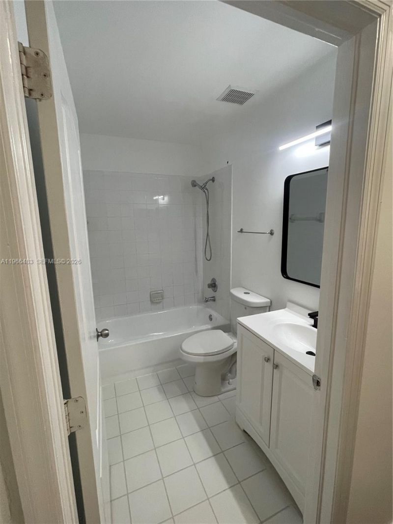 703 NE 195th St , Unit 703, Miami, FL 33179 Photo