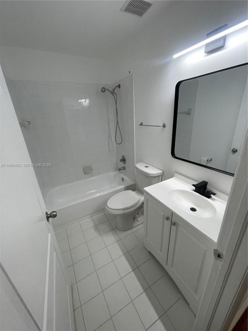 703 NE 195th St , Unit 703, Miami, FL 33179 Photo