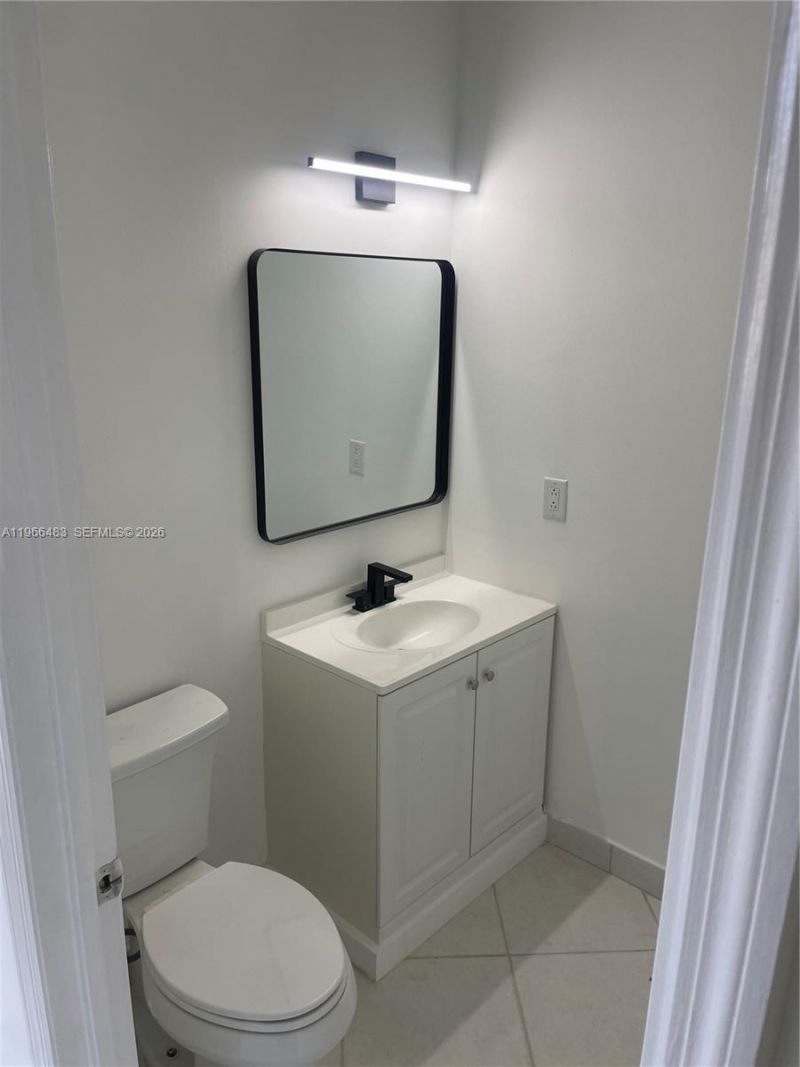 703 NE 195th St , Unit 703, Miami, FL 33179 Photo