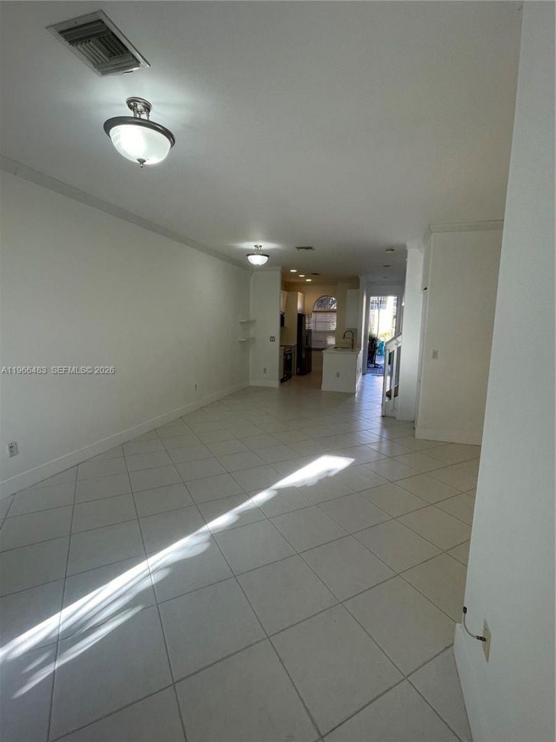 703 NE 195th St , Unit 703, Miami, FL 33179 Photo
