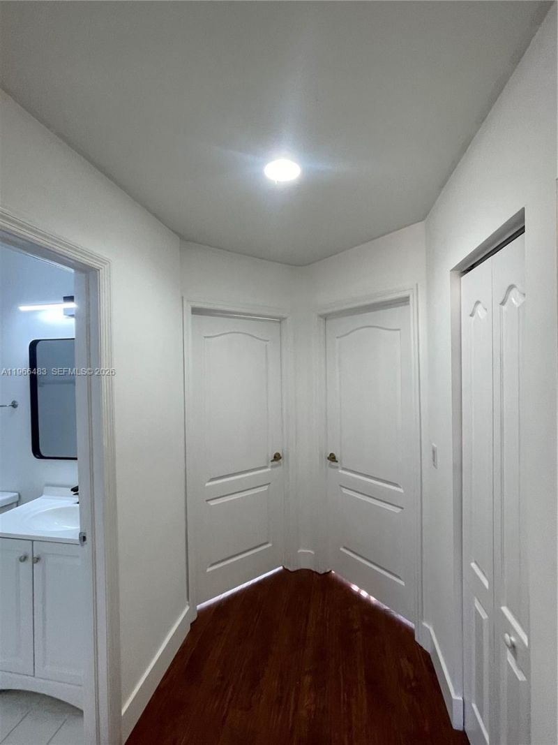 703 NE 195th St , Unit 703, Miami, FL 33179 Photo