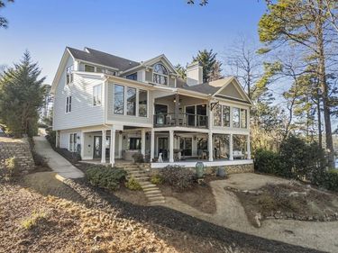 6402 Lakeview Drive, Buford, GA 30518