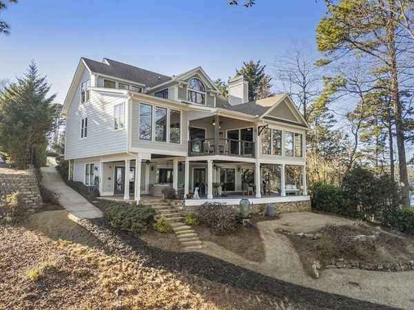 6402 Lakeview Drive, Buford, GA 30518