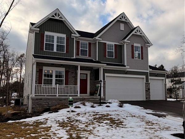 137 Victoria Dr, Moon Township, PA 15108