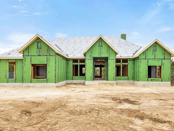 611 Parkview Pl, Canyon Lake, TX 78133