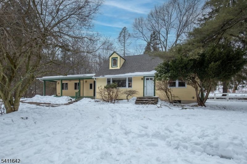 11 Winterwood Rd, Tewksbury, NJ 08833 Main Photo