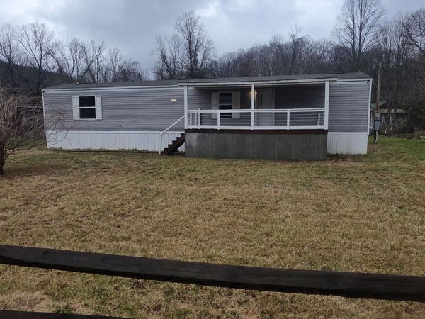 26 Preston Lane, Alum Creek, WV 25003