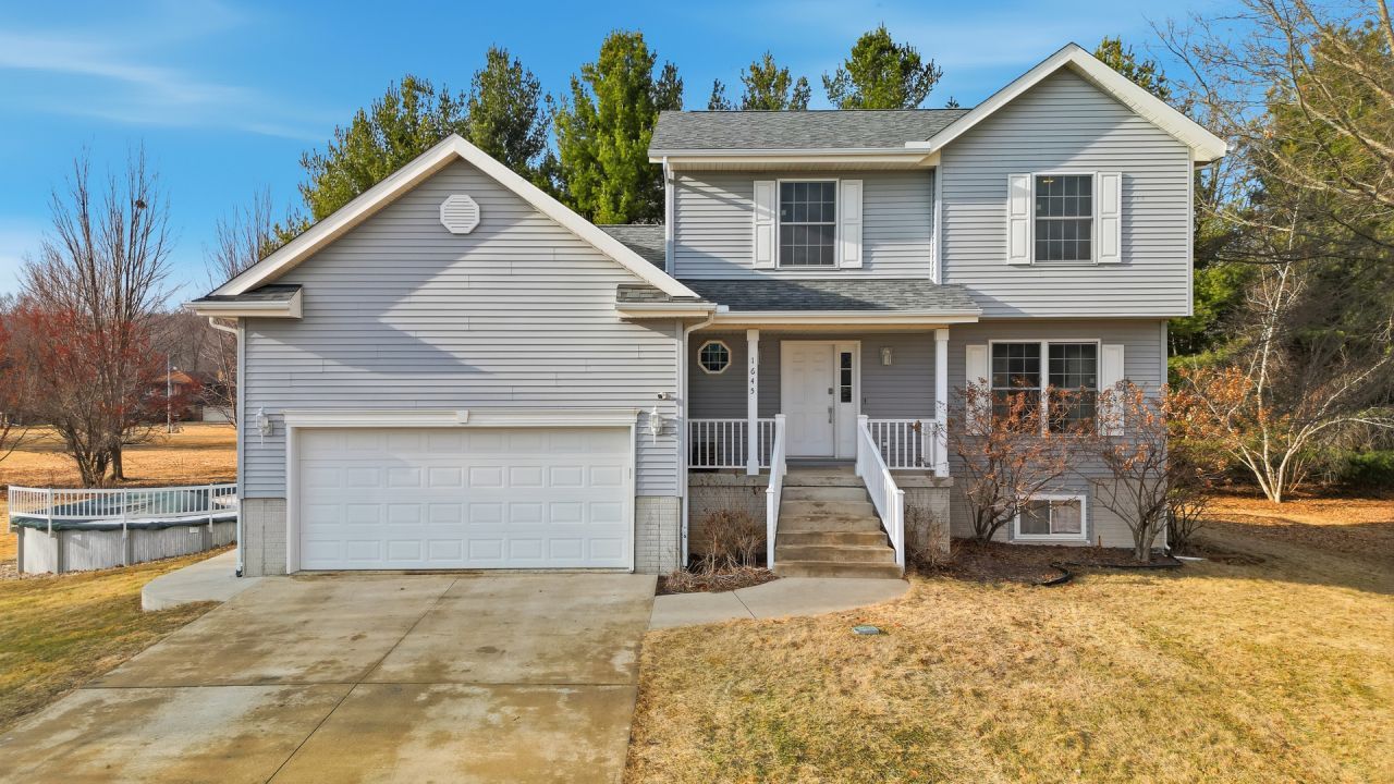 1645 Sir Lawrence Lane, Dixon, IL 61021 Main Photo