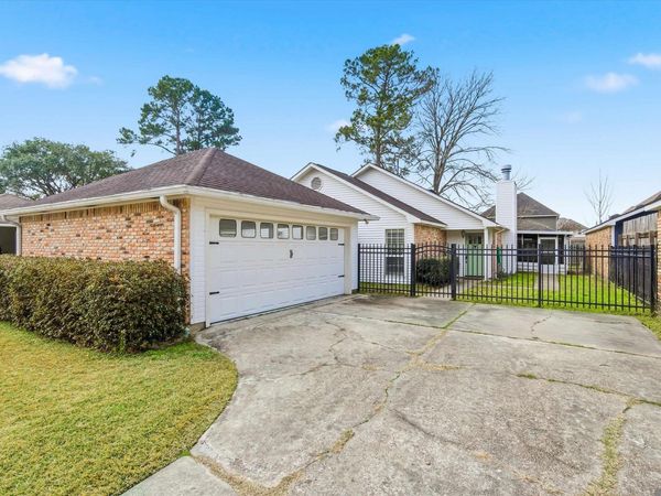 1462 W Fairview Dr, Baton Rouge, LA 70816