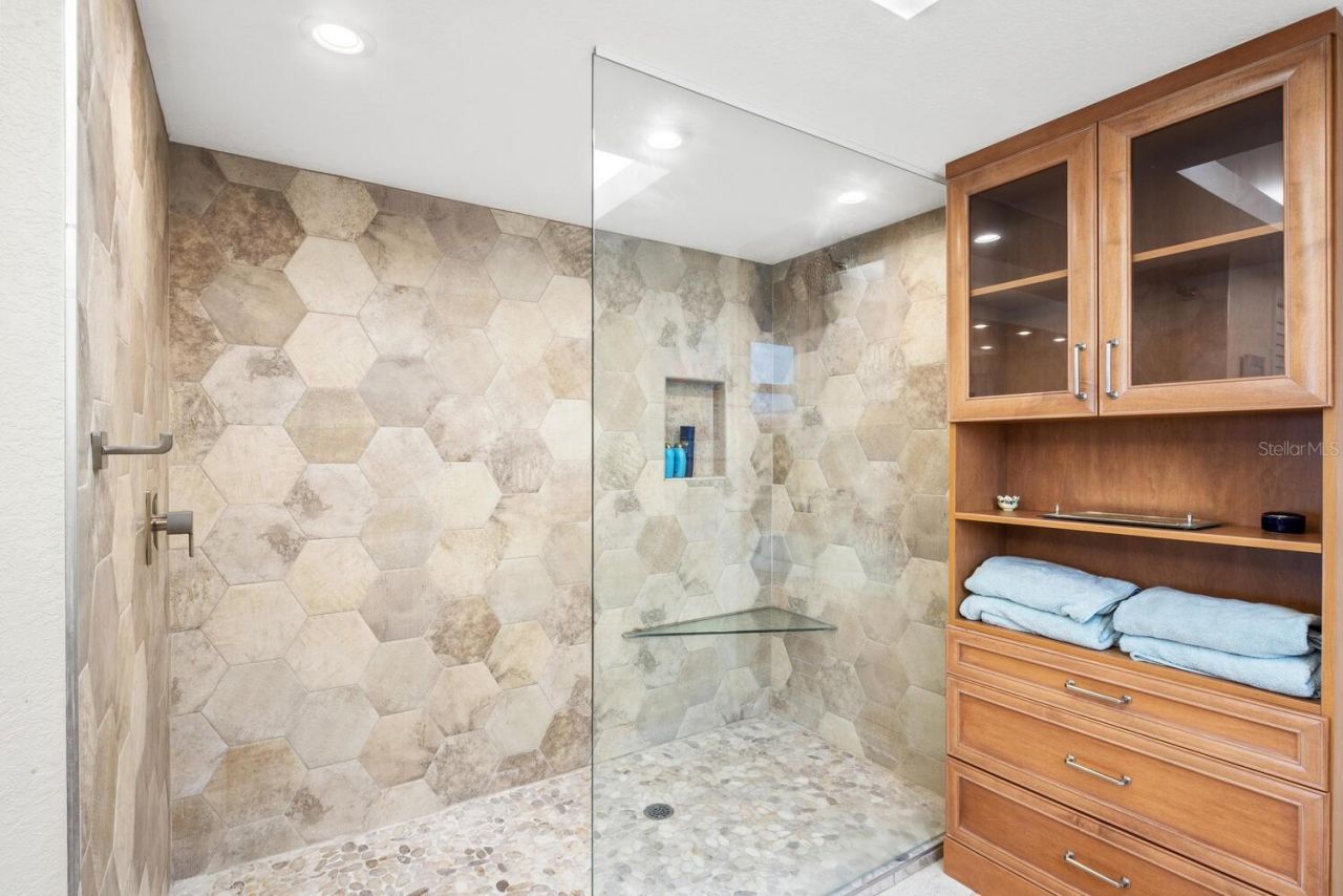 5200 Brittany Drive S, Unit 602, Saint Petersburg, FL 33715 Photo