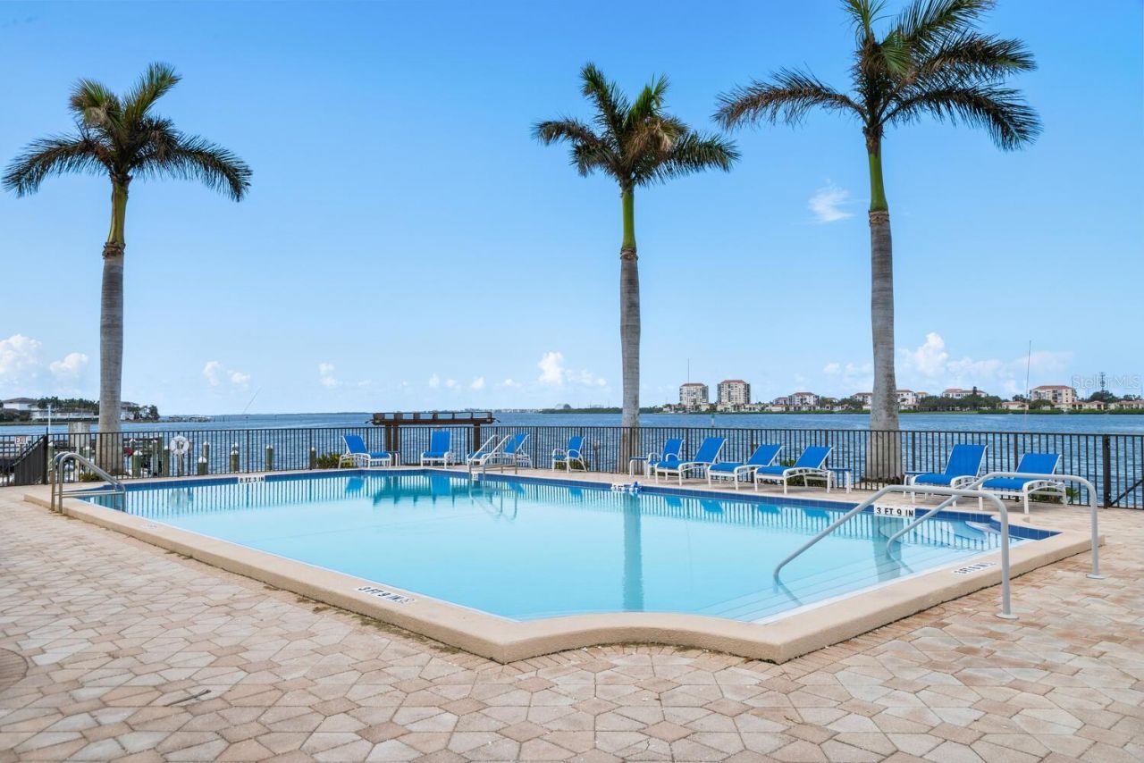5200 Brittany Drive S, Unit 602, Saint Petersburg, FL 33715 Photo