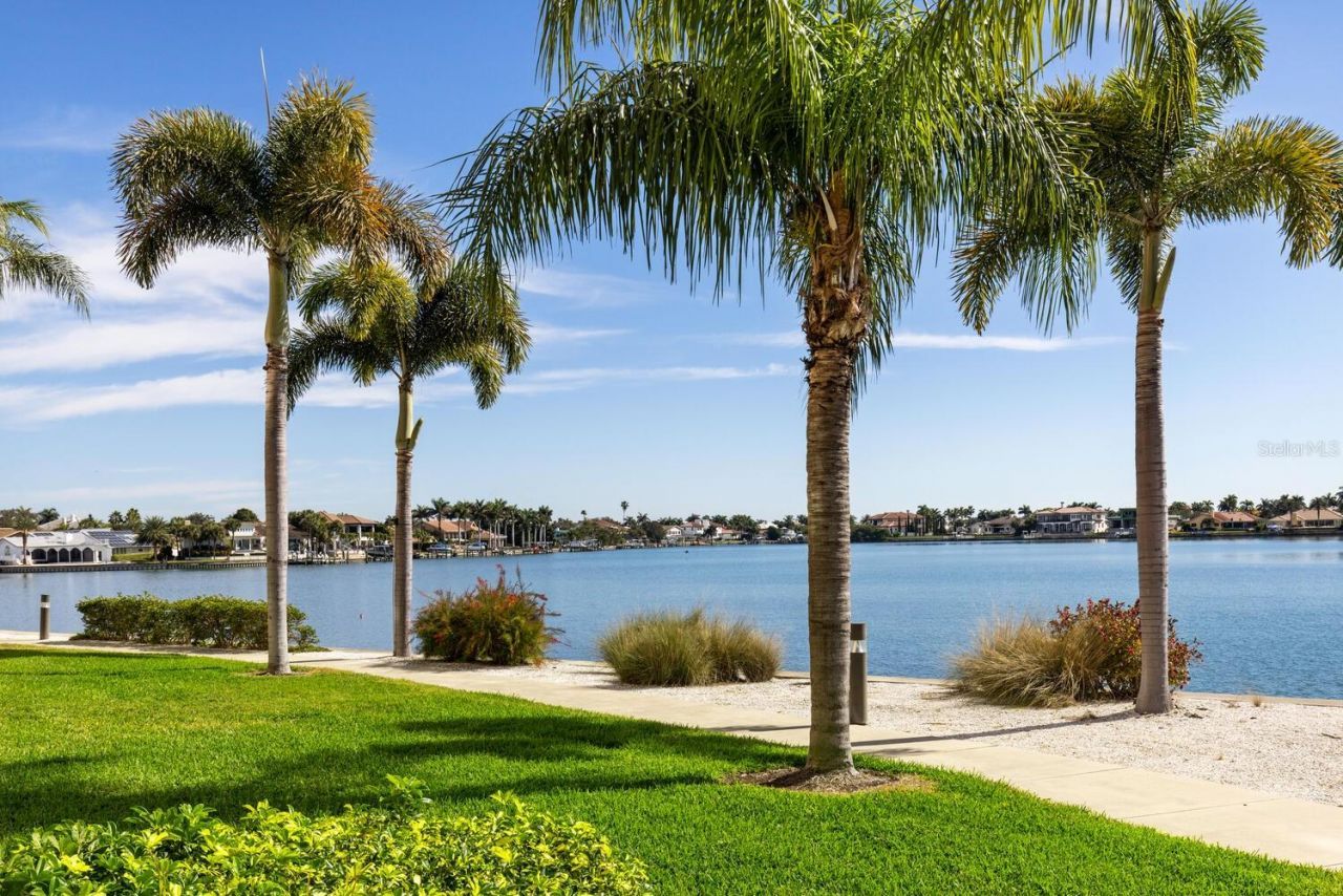 5200 Brittany Drive S, Unit 602, Saint Petersburg, FL 33715 Photo