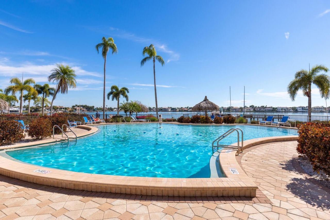 5200 Brittany Drive S, Unit 602, Saint Petersburg, FL 33715 Photo
