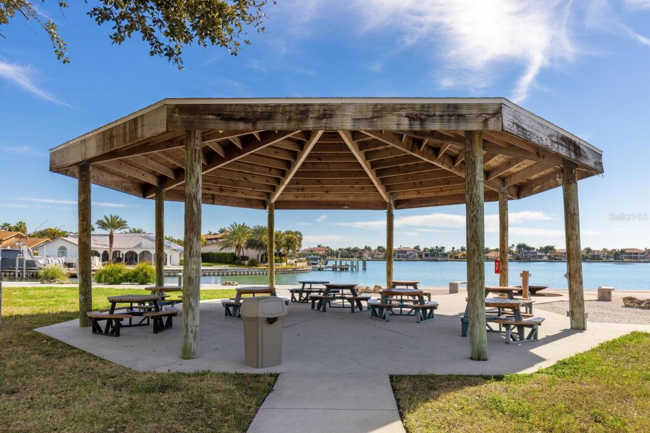 5200 Brittany Drive S, Unit 602, Saint Petersburg, FL 33715 Photo