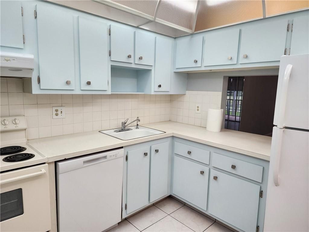 1005 Country Club Drive, Unit 207, Margate, FL 33063 Photo