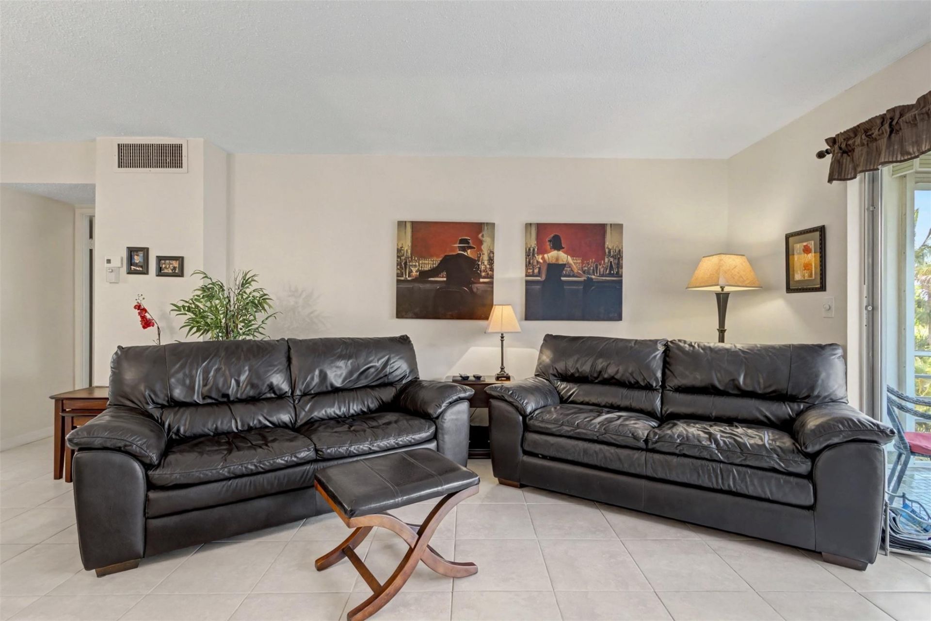 500 NE 14th Avenue, Unit 405, Hallandale Beach, FL 33009 Photo