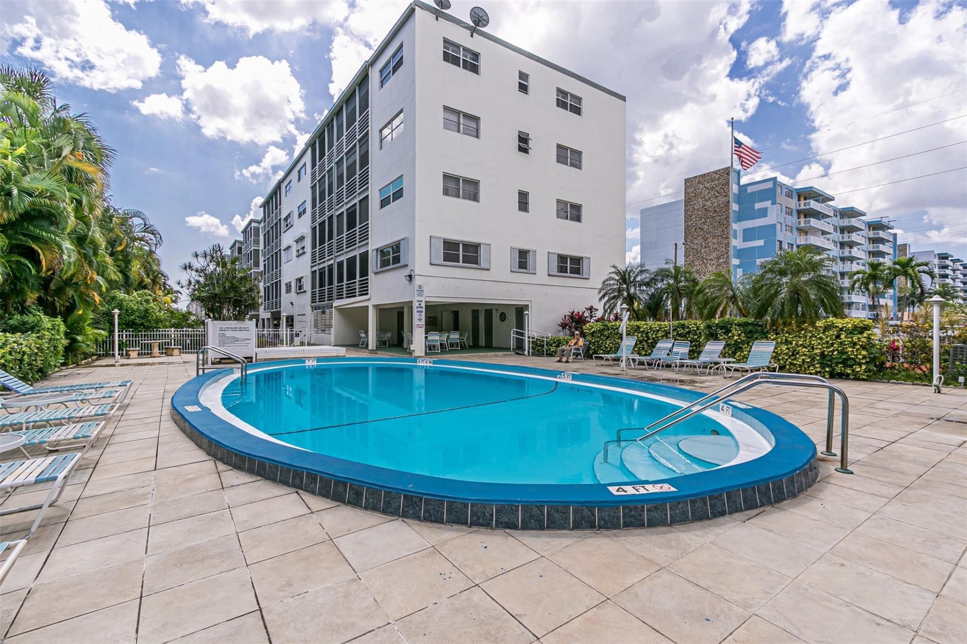 500 NE 14th Avenue, Unit 405, Hallandale Beach, FL 33009 Photo