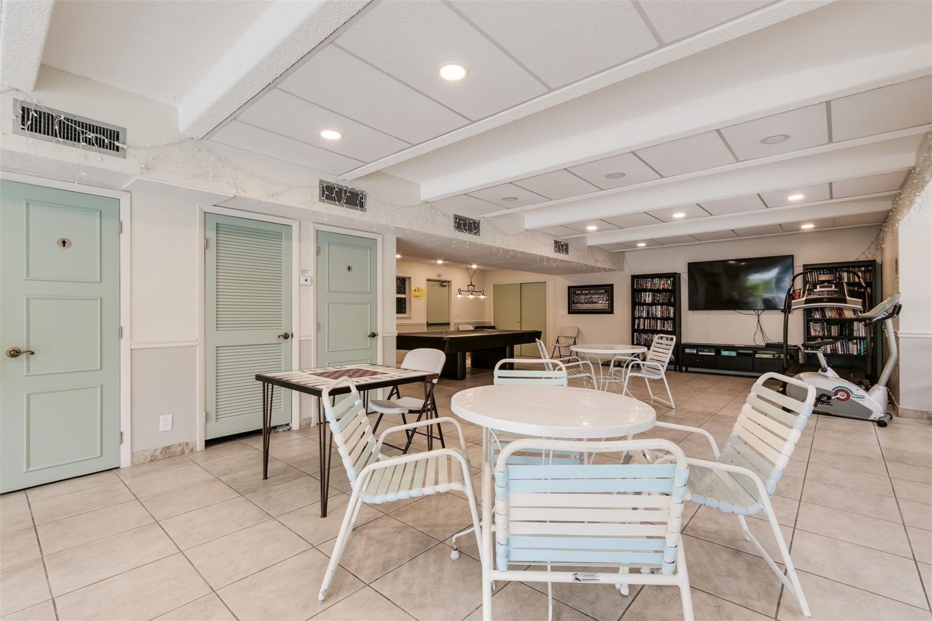 500 NE 14th Avenue, Unit 405, Hallandale Beach, FL 33009 Photo