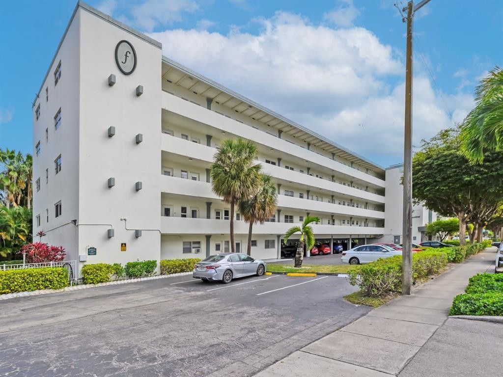 500 NE 14th Avenue, Unit 405, Hallandale Beach, FL 33009 Photo