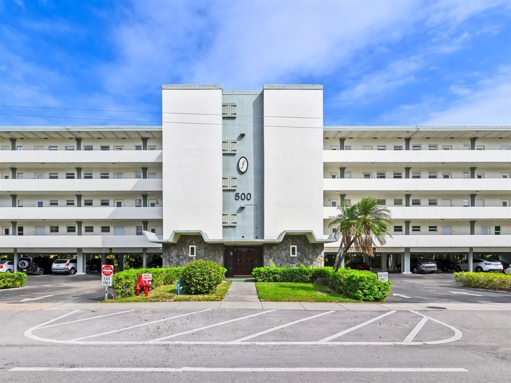 500 NE 14th Avenue, Unit 405, Hallandale Beach, FL 33009 Photo