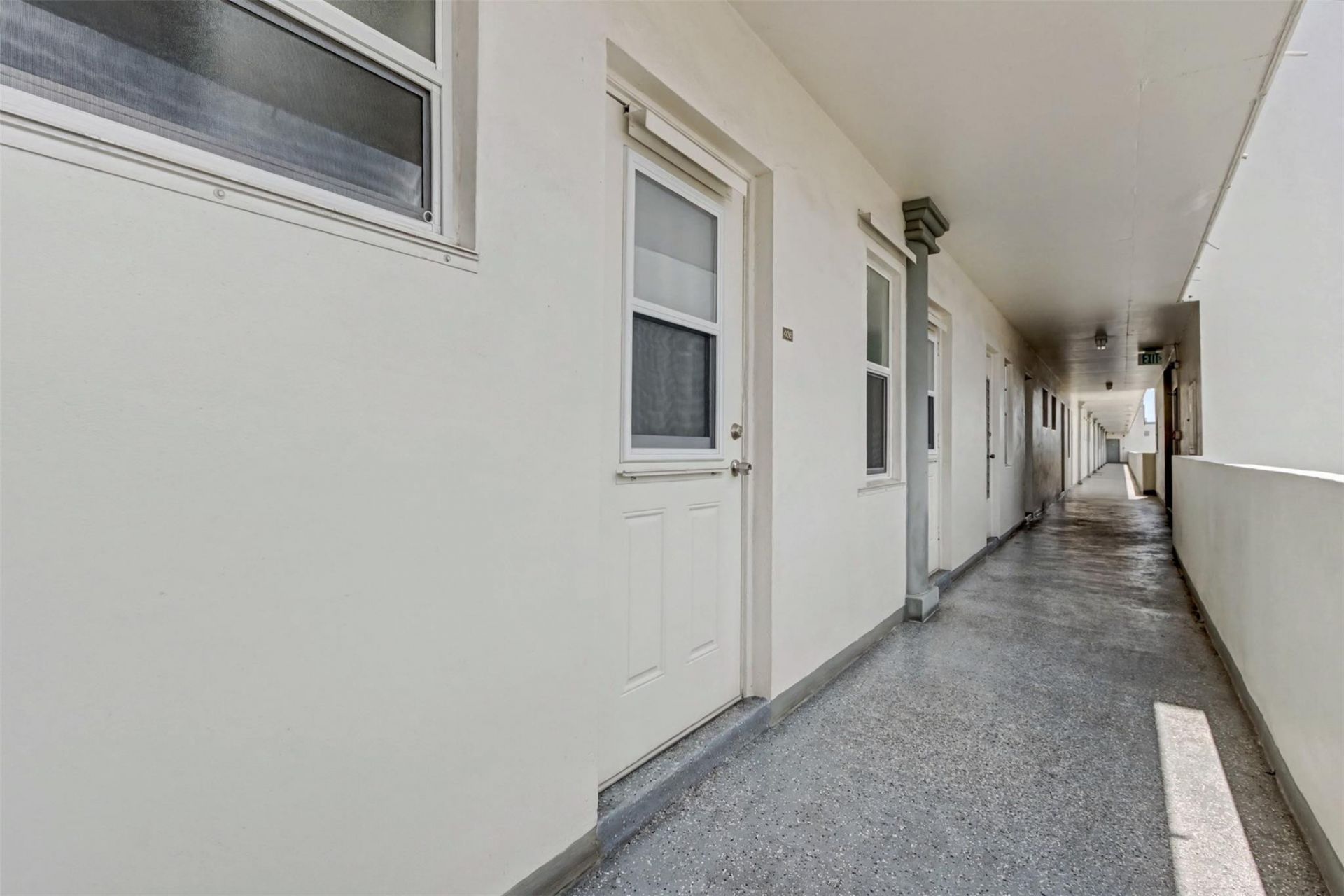 500 NE 14th Avenue, Unit 405, Hallandale Beach, FL 33009 Photo