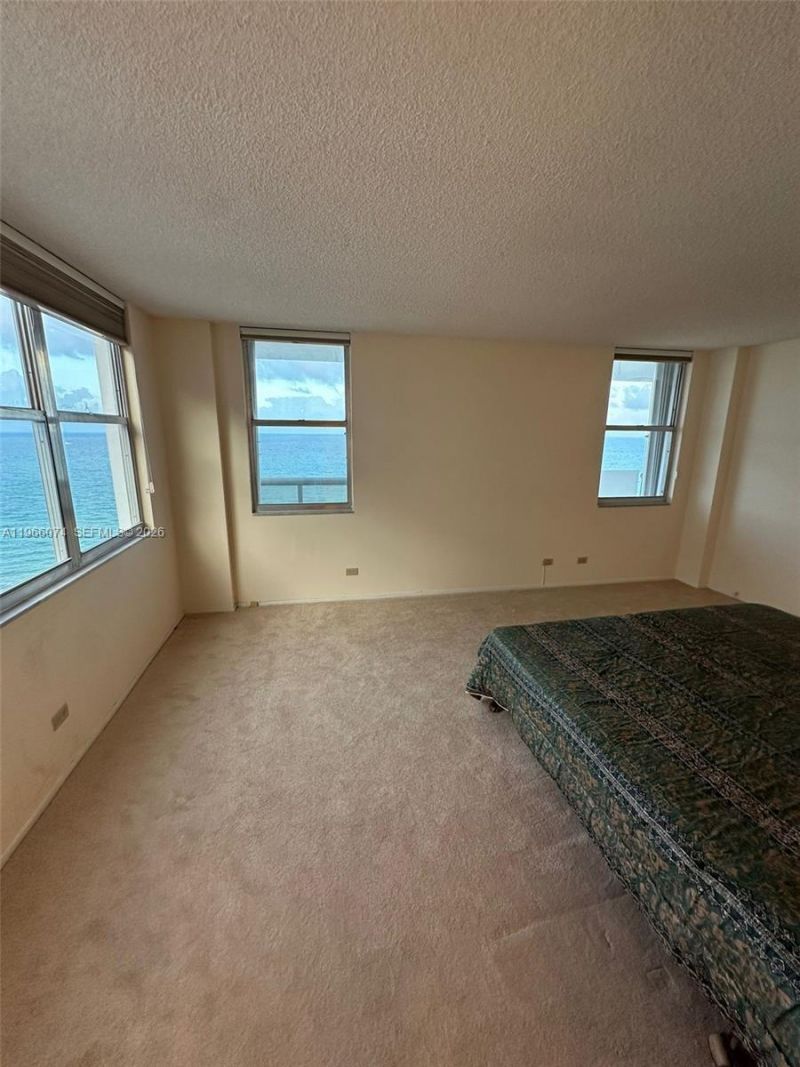 6039 Collins Ave, Unit 1625, Miami Beach, FL 33140 Photo